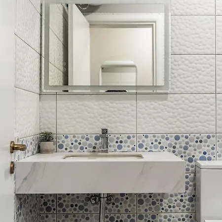 Modern 2br At New Bazaar - Τίρανα